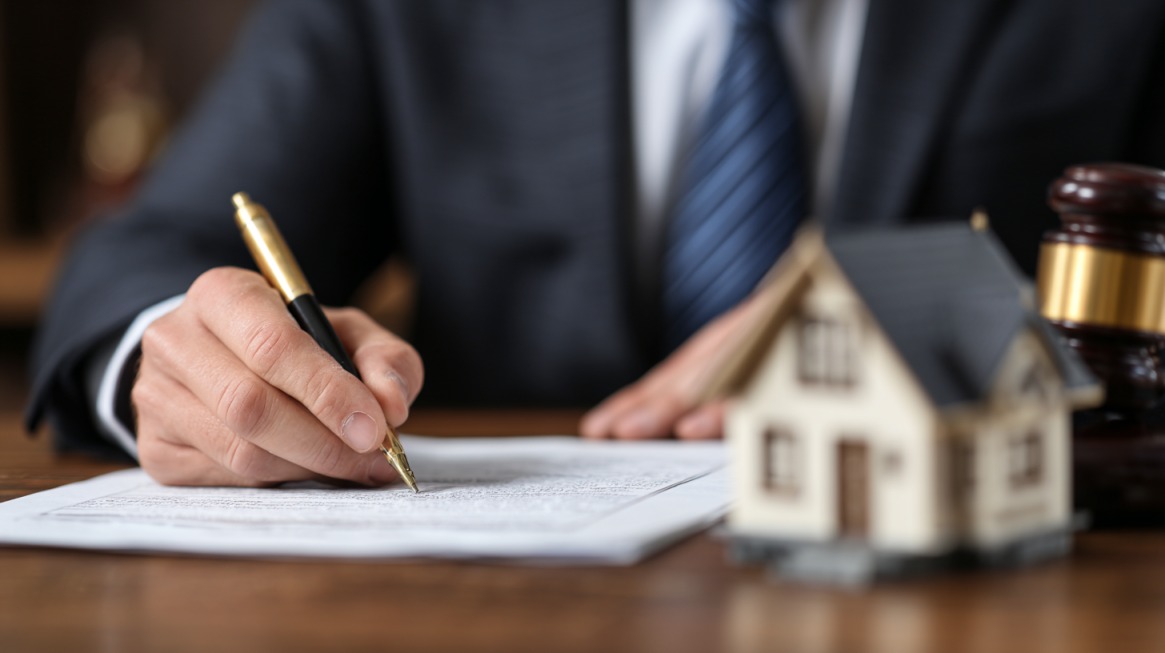 10 Times Tenants Should Definitely Hire a Landlord-Tenant Lawyer